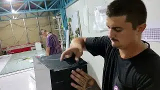 Envelopamento de móvel. Adesivo mármore preto