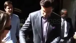 Tom Welling signing autographs for fans