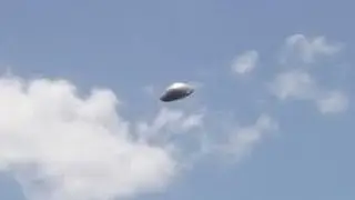 UFO moving across the sky !