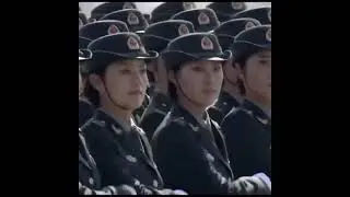 Китаянки маршируют. Армия Китая