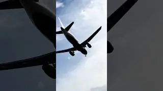 САМОЛЕТЫ САДЯТСЯ В АЭРОПОРТ БАРСЕЛОНЫ #vladandmarta #shortsyoutube #barcelona