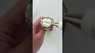 How to Pipe Buttercream Cotton Bolls