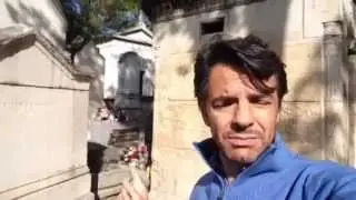 Eugenio de tour en el cementerio del Père-Lachaise de París.