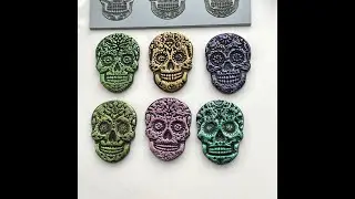 Dazzling sugar skulls with polymer clay | Acrylic paint and mica powder tutorial