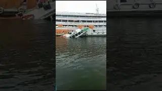 Lancha PP Maués indo pro fundo