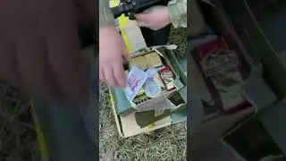 Захватчиков кормят просроченными пайками. Срок годности до 2015 года.