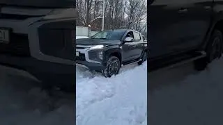 Mitsubishi L200 deep snow