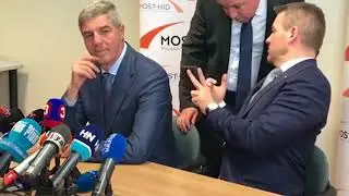 Le Premier ministre slovaque fait tomber un sachet de cocaïne