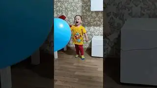 Радость у малыша - воздушный шарик и лопата😍Подписывайся❤ 