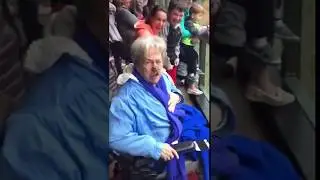 обезьяна кинула *** бабке в лицо ржач