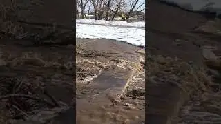 Начался перелив воды.