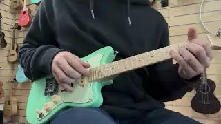 Bondi Anthem Solid Body Tenor Electric Ukulele - Green - Sound Demo