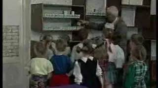 показывает Зайцев 003
