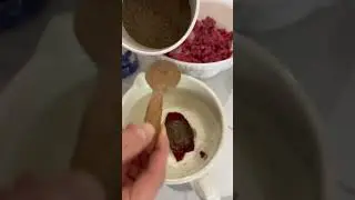 Ленивые голубцы в сметанном соусе.