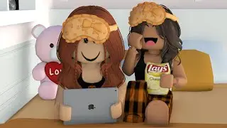 Jade's FALL SLEEPOVER! *BAKING, MOVIES & MORE!* Voice Roblox Bloxburg Family Roleplay