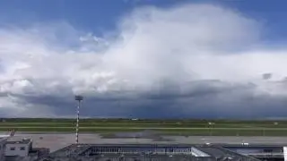 Entstehung eines Unwetters über dem Flughafen Düsseldorf