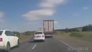 Оторвался прицеп на повороте. Грузовики в ярости. ДТП без тормозов. Дай Газу