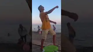 Лучший продавец самосов в Крыму на пляже в Судаке #крым #crimea #судак #пляж