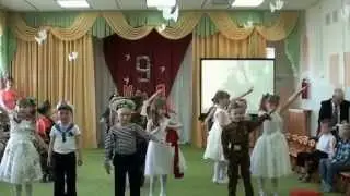 Танец  в исполнении старшей группы Новоселезневского детского сада "Колокольчик" "Закаты алые"