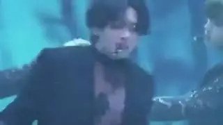 شكل جونغكوك في أداء Black swam في حفل الاونلاين المباشر 2020