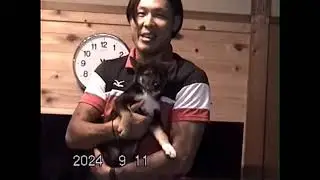 四国犬の子犬にメロメロな格闘家