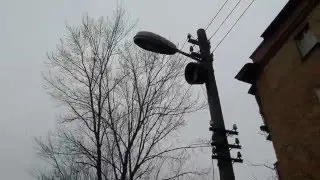 Уличный фонарь ЖКУ-01 с лампой ДРЛ и прожектором на одном  столбе. / Street lamp HCS-01 lamp DRL