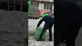 видео как сделать плот из мусорки