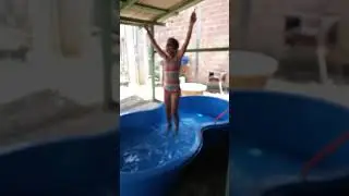 Rotina na piscina com brincadeiras ( diário  da alice)