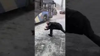 в Питере взлетел самолёт на тротуар и пытался взлететь #мем #shorts