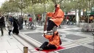 Impossible FLOATING man on magic stick, Schwebender Mann in Frankfurt: November 2012 (720p HD)