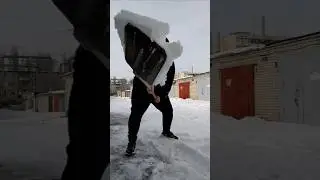Уборка снега перед гаражом