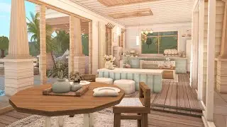 Decorating my Beach House in Bloxburg