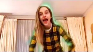 Когда жизнь удалась: внучка Аллы Пугачёвой в джемпере самого модного цвета устроила домашние танцы