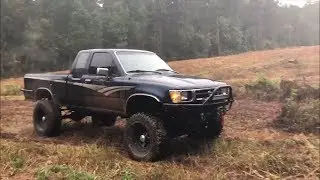 Lifted Toyota Pickup 4x4 | Offroad clips and other stuff