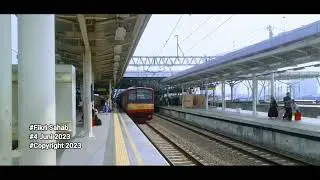 KRL JR 205-86F berangkat dan KRL JR 205-72F berhenti di Stasiun Manggarai