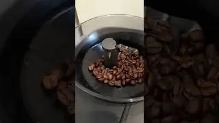 Setting the grinding degree of the BOSH TES 501 coffee machine... 