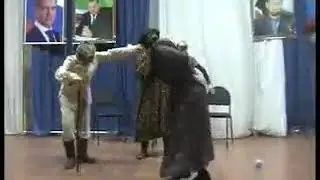 Старый на дискотеке.