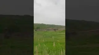 Вместо того, чтобы вывезти мусор с городской свалки , его высыпают прямо в карьер около жилых домов
