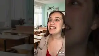 та самая девочка которая думает что за ним все повторяют