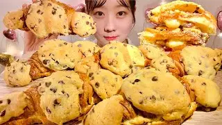 ASMR Viral Cookie Croissant【Mukbang/ Eating Sounds】【English subtitles】