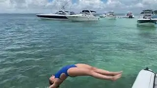 Mary отдыхает в Miami