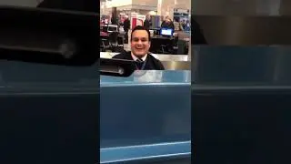 لما تعرف ان صاحبك شغال فى مطار القاهره