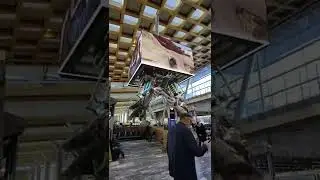 Robo hands at Oslo airport ( Blender,  After Effects, Ae2blend )
