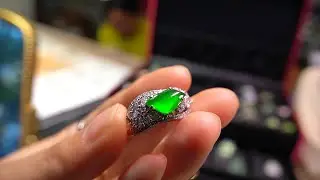 从百万翡翠切出来的边角料，豪镶成随形戒指，上手也太惊艳了吧！