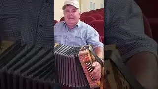 Гармонист Николай Баробанов . город Белый