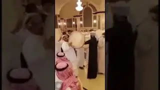 يك داماد عرب در عروسي خود براي هر مهمان يك يك آيفون 8  تحفه داد😋