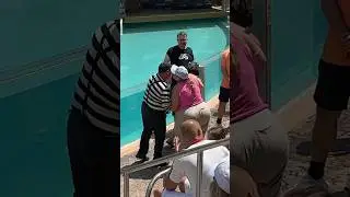 Secret admirer 🥰 Mime Seaworld Tom #seaworldmime #funny #tomthemime