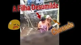 CHOCANTE! FILHA DESUMILDE MALTRATANDO SUA MÃE JA VELHINHA [VIDEO MUITO TRISTE]