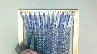 Плетение коврика из остатков ткани у входа  #остатки  #recycling #diy #ковёр #утилизацияотходов
