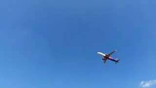 Взлет самолета. Аэропорт Киев Жуляны. Wizz Air